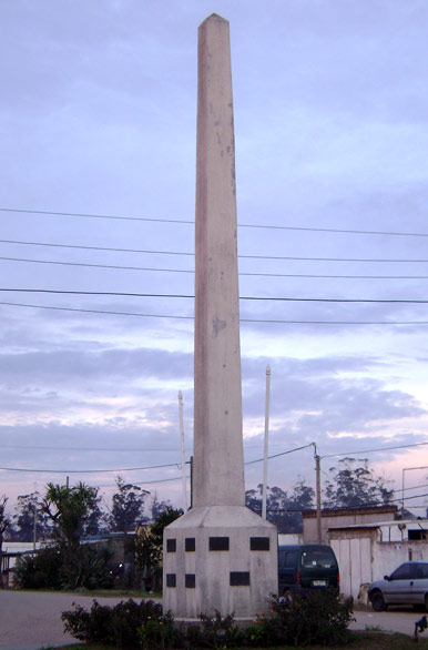 Obelisco en Rocha - La Paloma