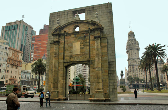 Portada de la ciudad - Montevideo