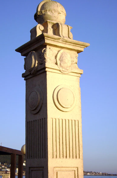 Monumento frente ao mar - Piripolis