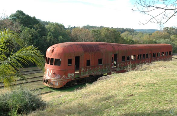 Vieja maquina ferroviaria en Valle Eden - Tacuaremb