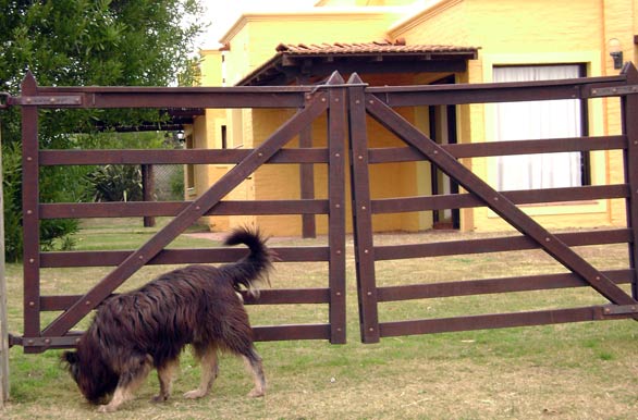Portão de campo - La Barra / José Ignacio