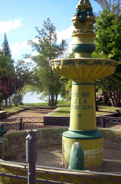 Fuente en el Parque Zorrilla - Melo