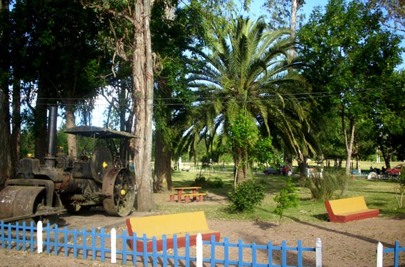 Antiga máquina no Parque Zorrilla - Melo