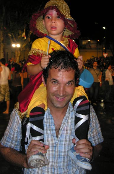 Padre e hijo en Carnaval - Montevideo