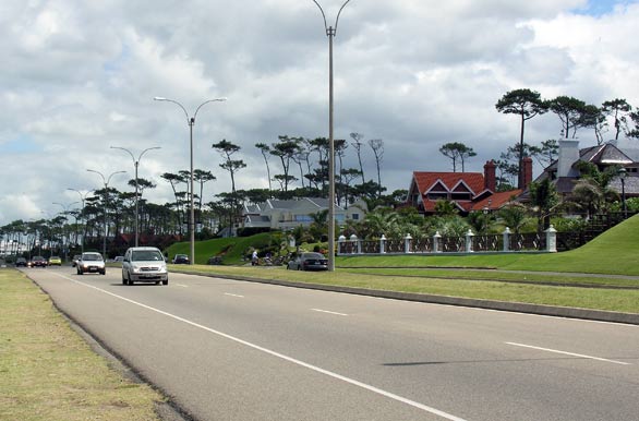 Ampla estrada - Punta del Este