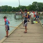 Jóvenes pescadores