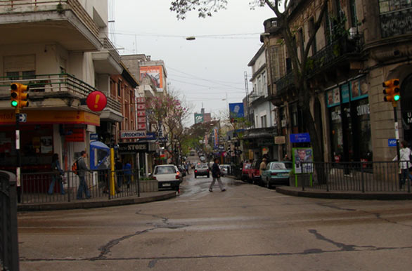 Popular calle Uruguay - Salto